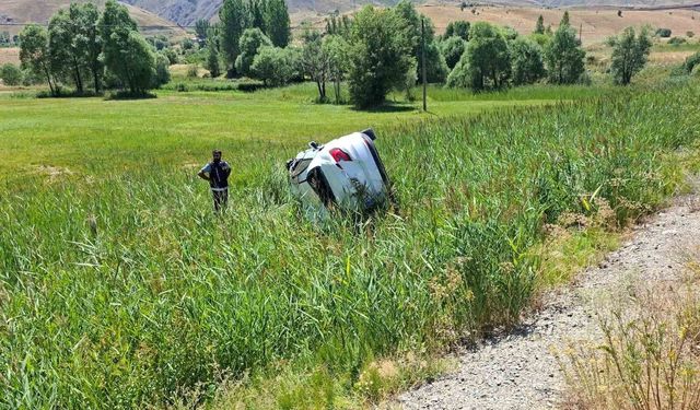 Bingöl'de otomobil takla attı: 4 yaralı