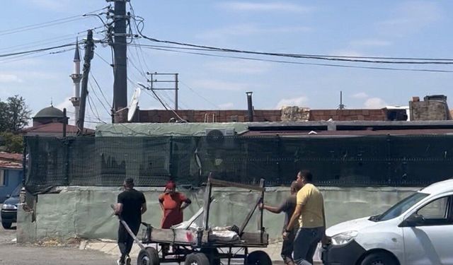 Bir anda hızlanan at arabası hafif ticari araçla çarpıştı: 2 yaralı