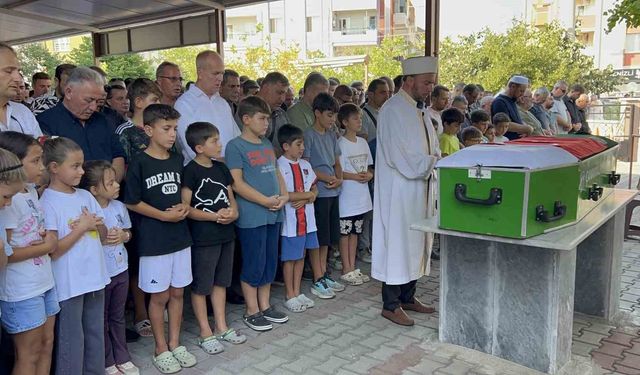 Böcek ilacından zehirlenerek öldüğü iddia edilen Yusuf Talha son yolculuğuna uğurlandı