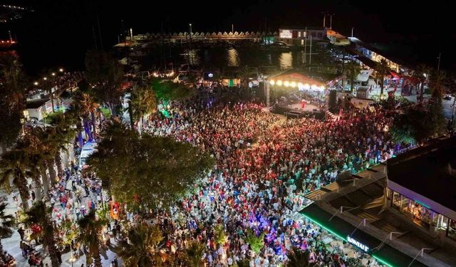 Bodrum'da binlerce kişi 30 Ağustos Zafer Bayramı'nı kutladı