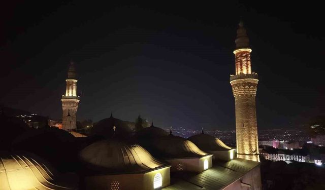 Bursa'da Mevlid Kandili Ulu Cami'de dualarla idrak edildi
