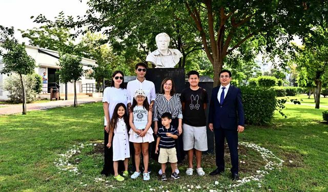 Cengiz Aytmatov'un oğlu ünlü yazarın daha önce yayımlanmamış çalışmalarını Antalya'daki kütüphaneye bağışladı