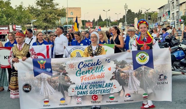 Çeşme'de uluslararası halk dansları şöleni