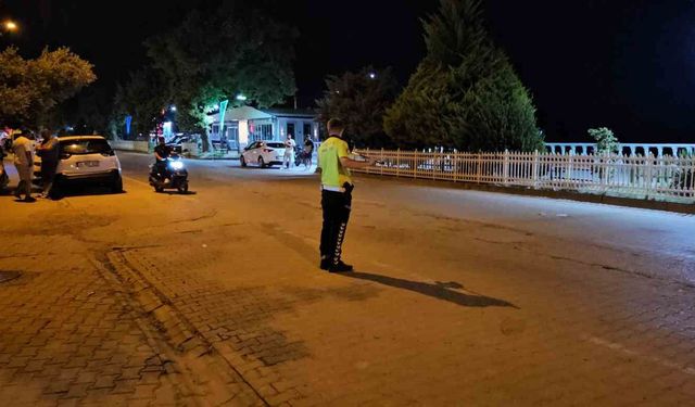 Cide'de otomobil ile motosiklet çarpıştı: 1 yaralı