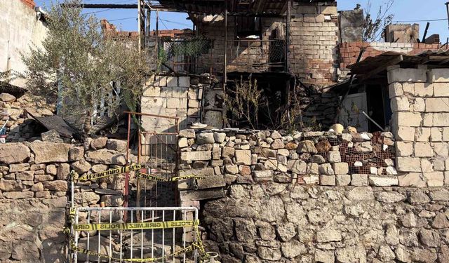 Çiğli'de acı olay: Anneanne ve torunu yangında öldüler