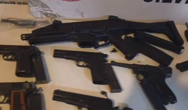 Cilvegözü'nden Türkiye'ye giriş yapan tırda çok sayıda silah ele geçirildi