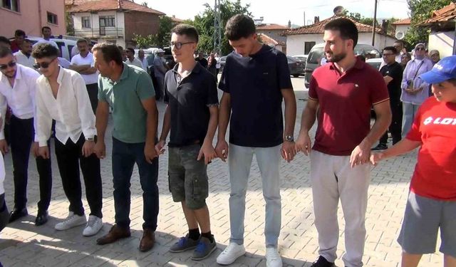Çorum'da düğüne İtalyan damgası: İki İtalyan halay çekip çiftetelli oynadılar