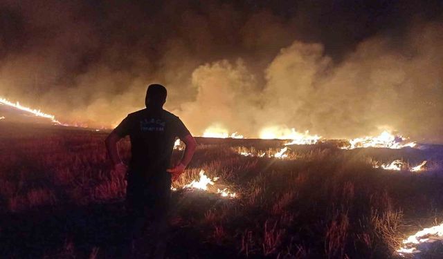 Çorum'da örtü yangını: Ekipler müdahale ediyor