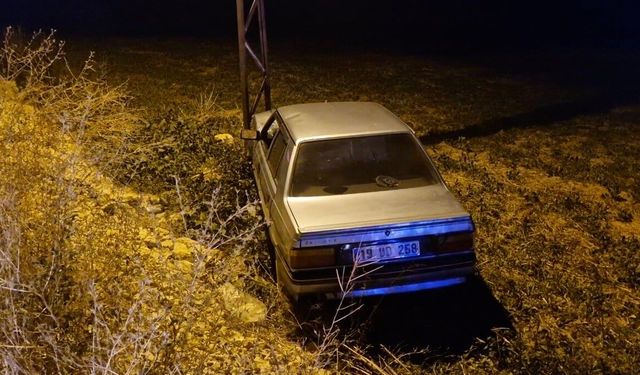 Çorum'da otomobil tarlaya uçtu: 1 yaralı