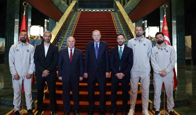 Cumhurbaşkanı Erdoğan Erzurumspor FK heyetini kabul etti
