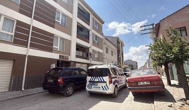Dairenin camında otururken bahçeye düşen çocuk hastaneye kaldırıldı