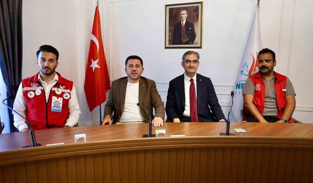 Damla Gönüllülük Hareketi heyetinden Başkan Arı'ya ziyaret