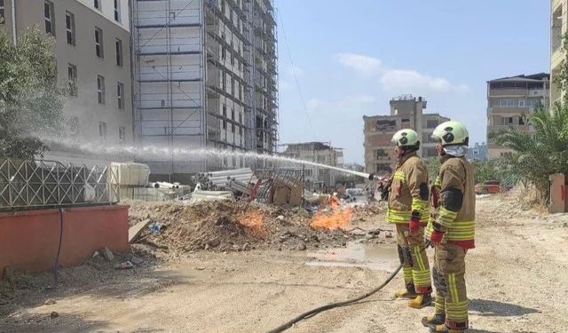 Defne'de doğalgaz borusunda yaşanan sızıntıdan alevler yükseldi
