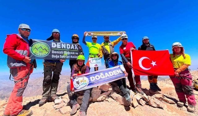 Denizlili dağcılar Hakkâri'de zirve yaptı