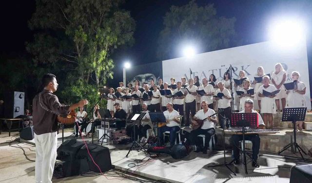 Didim Belediyesi Halk Müziği Korosu konserine vatandaşlardan yoğun ilgi