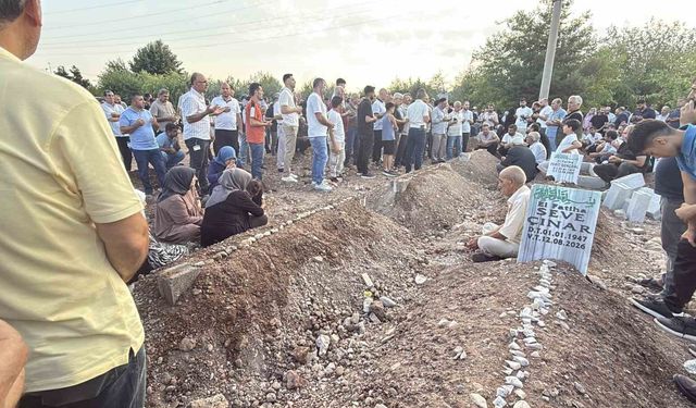 Diyarbakır'daki feci kazada ölen 5 kardeş ve 2 yeğen yan yana defnedildi