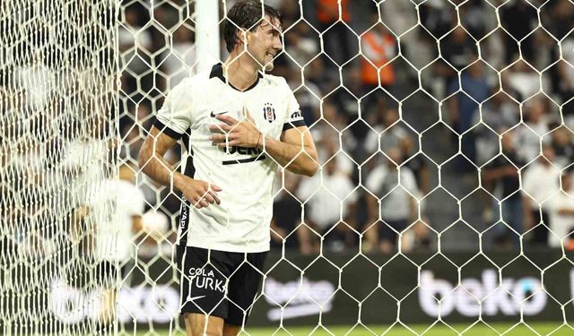 Dusan Vlahovic ilk kez Beşiktaş formasını giydi