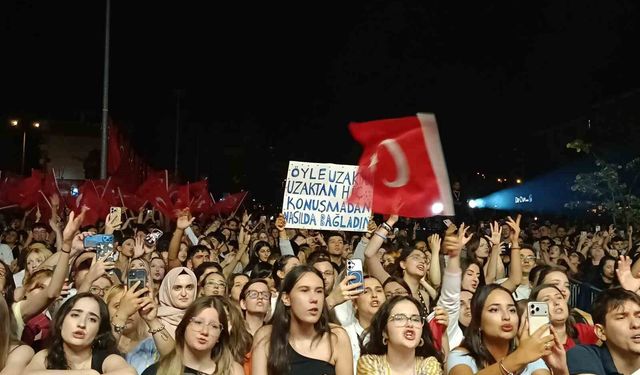 Edirne'de 30 Ağustos coşkusu Göksel konseriyle taçlandı