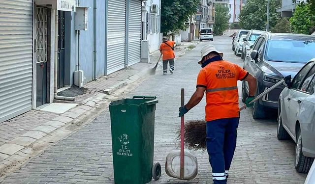Efeler'de temizlik çalışmaları sürüyor