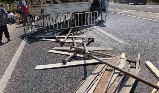 Elazığ'da kamyonet takla attı: 2 yaralı