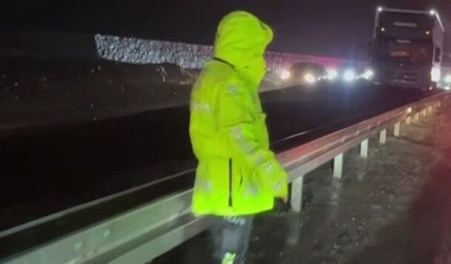 Erzincan-Sivas kara yolu heyelan sonrası yeniden ulaşıma açıldı