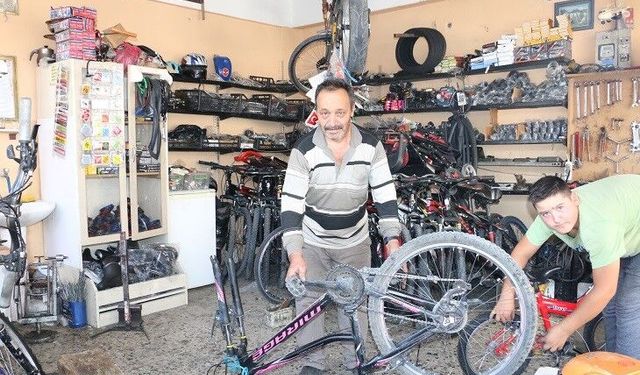 Erzincan'da bisiklet tamircilerinde yaz yoğunluğu
