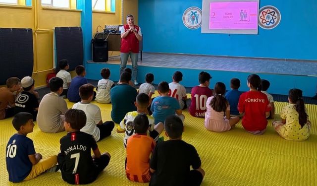 Erzincan'da öğrencilere 'Kızılaycılık' eğitimi verildi