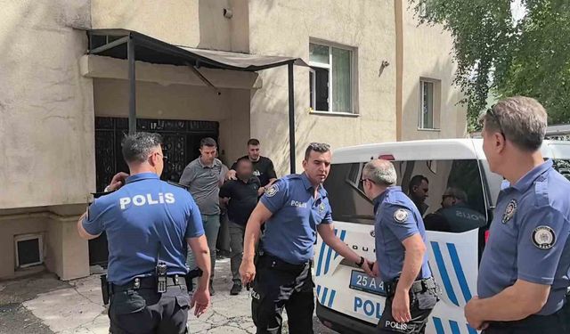 Erzurum'da çocuklarıyla balkona çıkan uzaklaştırma kararlı koca ikna edildi