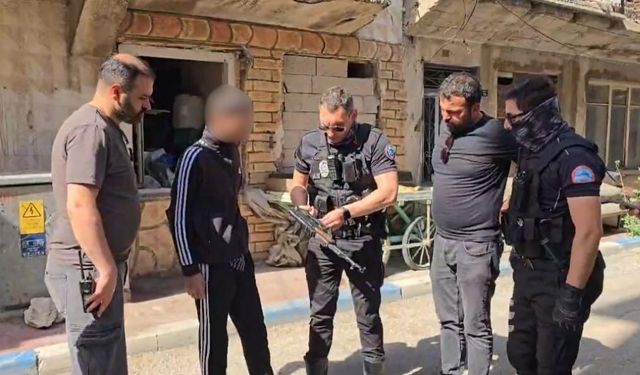 Erzurum'da kar maskeli ve silahlı şahıs alarmı: 3D yazıcıdan üretilen silah oyuncak çıktı