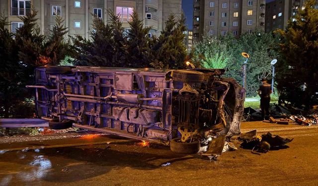 Esenler'de makas atan minibüs zincirleme kazaya neden oldu: 1 ölü, 5 yaralı