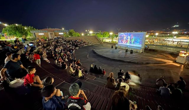 Esentepe'de açık hava sinema geceleri