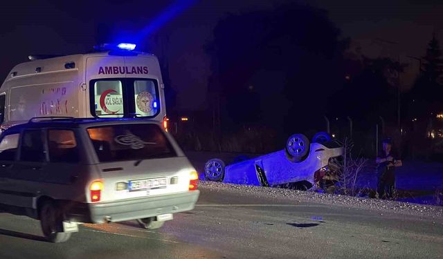 Eskişehir'de 'çarpıp kaçtı' iddiası: Takla atan otomobildeki 2 kişi yaralı