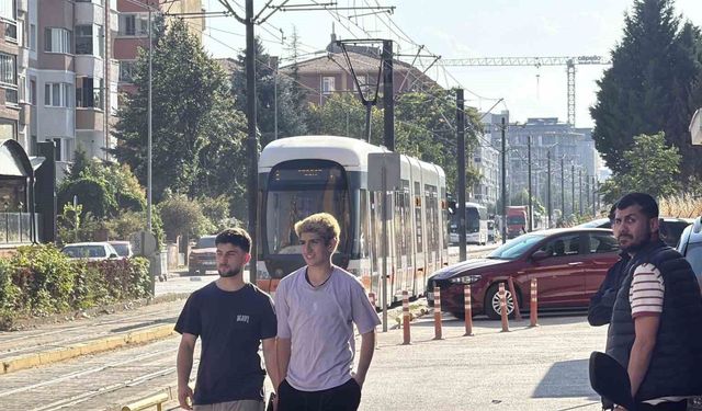 Eskişehir'de tramvayın çarptığı yaya yaralandı