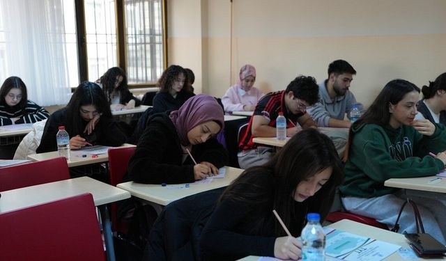 Gençlerin üniversite yolculuğunda Denizli Büyükşehir desteği