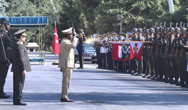Genelkurmay Başkanı Bayraktaroğlu, Somali Federal Cumhuriyeti Genelkurmay Başkanı Mohamud ile görüştü