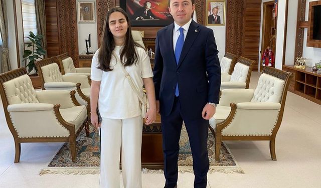 Görme engelli Beyza müzik yeteneğiyle İTÜ'yü kazandı
