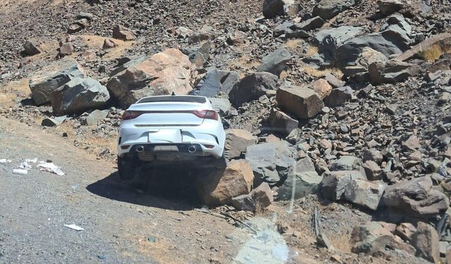 Hakkari-Çukurca kara yolunda kaza: 3 yaralı
