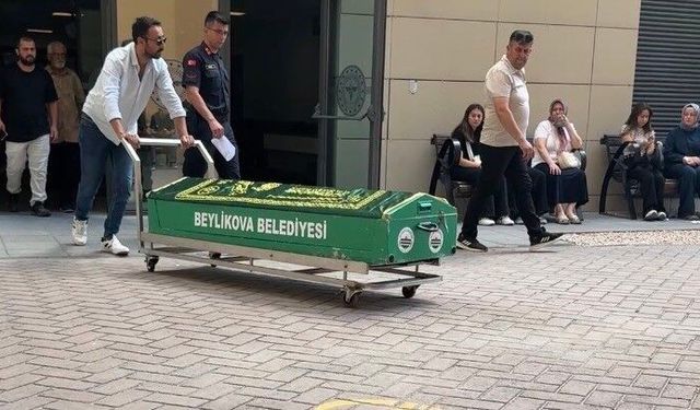Havuza düşerek hayatını kaybeden minik Elif son yolculuğuna uğurlanıyor