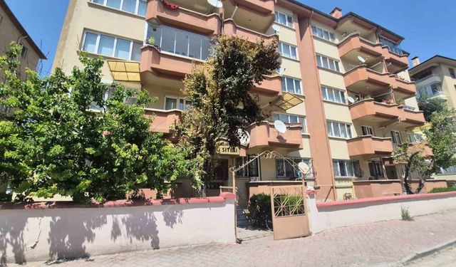 Hırsızların hedefi bu kez apartmanın çatı kapısı oldu