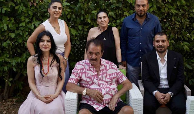 İbrahim Tatlıses'in evinde mutlu gün: Manevi kızına isteme töreninde beşi bir yerde taktı