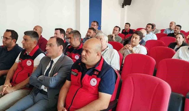 İki kamyonun çarpıştığı kazada 4 kişi yaralandı