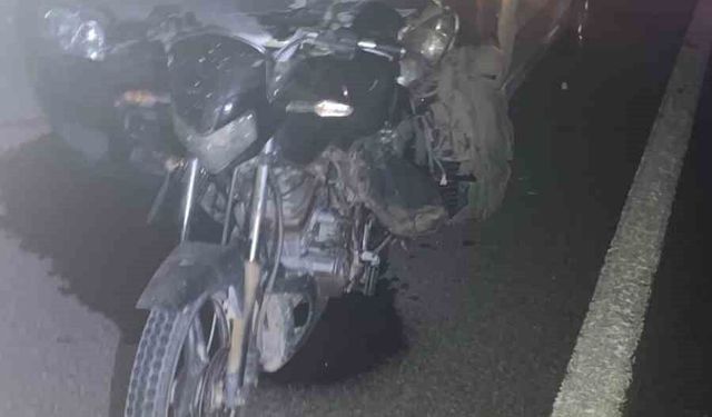 İpsala'da motosiklet otomobilin önüne saplandı: 3 yaralı