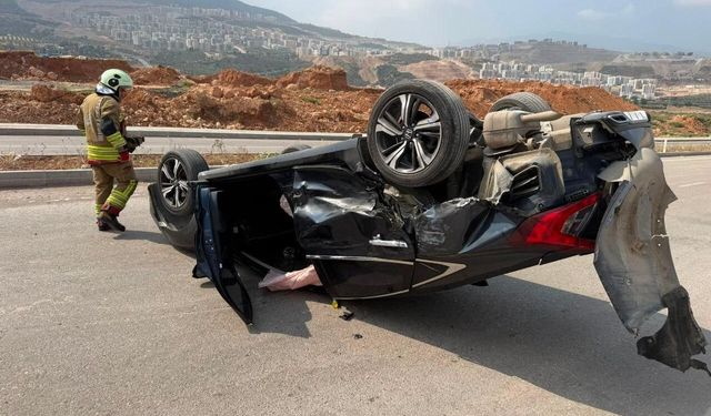İskenderun'da otomobil ters döndü: 4 yaralı