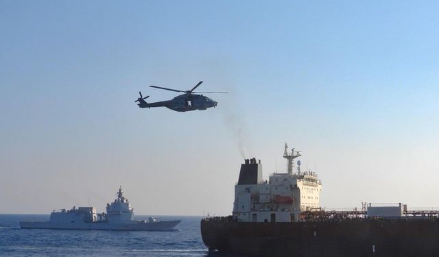 İtalya'dan Rusya'nın 'gölge filosuna' ait olduğu öne sürülen petrol tankerine operasyon