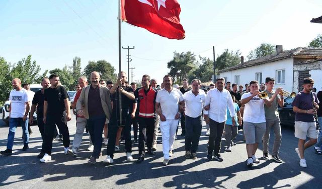 İvrindi'de Ahmet Akın'a davullu zurnalı karşılama