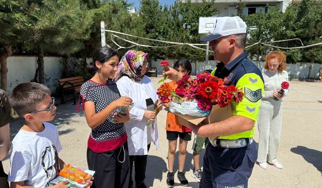 Jandarmadan öğrencilere trafik eğitimi