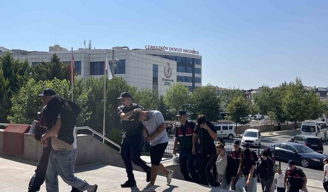 Kadın kıyafeti giydirerek şantaj yapan 6 zanlı tutuklandı