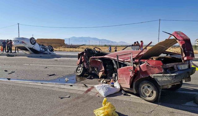 Karaman'da feci kaza: 2'si çocuk 6 yaralı