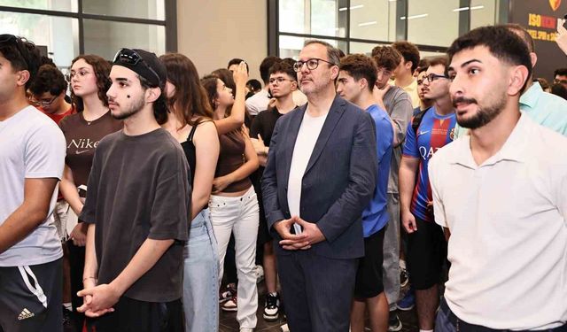 Kasapoğlu: 'İzmir'in gençliği gururumuz'
