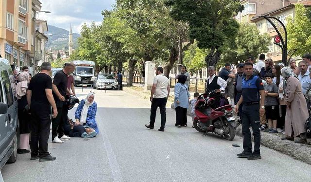 Kastamonu'da motosiklet yayaya çarptı: 2 yaralı